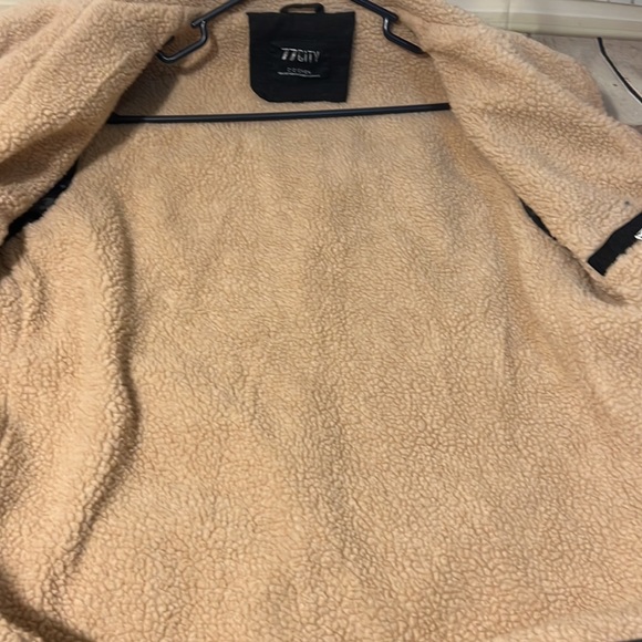 Man’s Coat - Picture 5 of 6